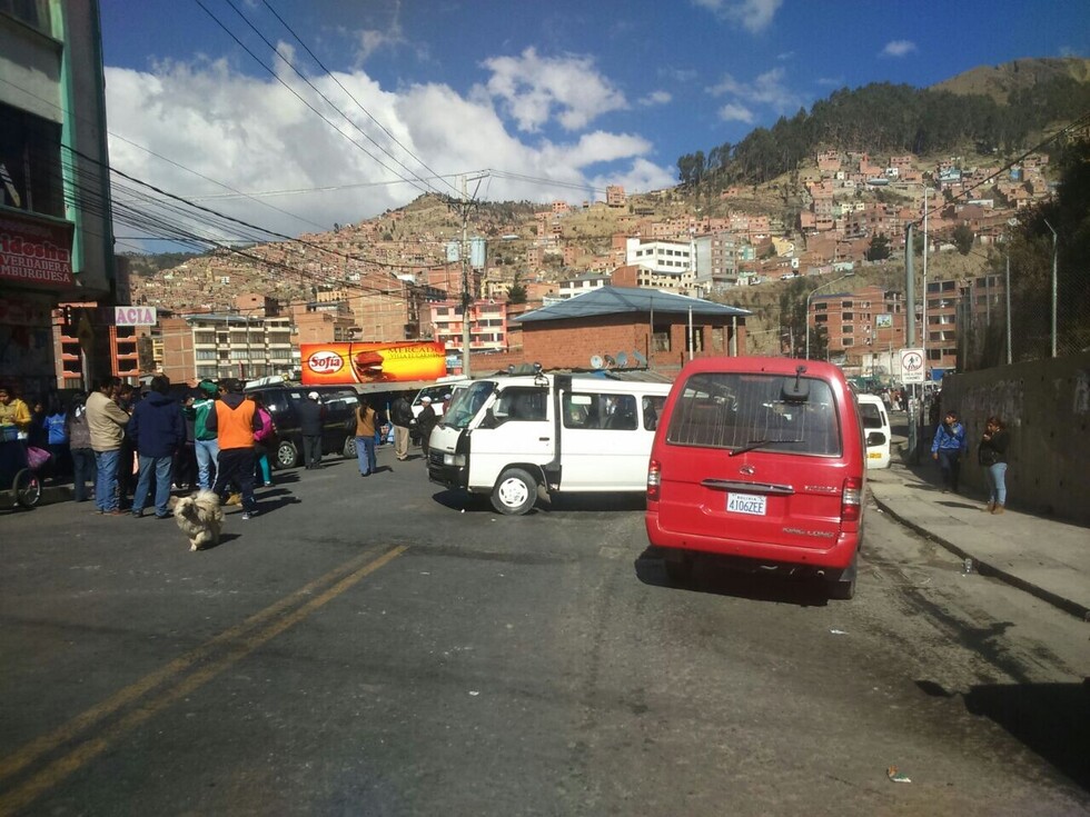Segundo día de paro cívico en El Alto con 16 puntos de bloqueo impulsados por la UPEA