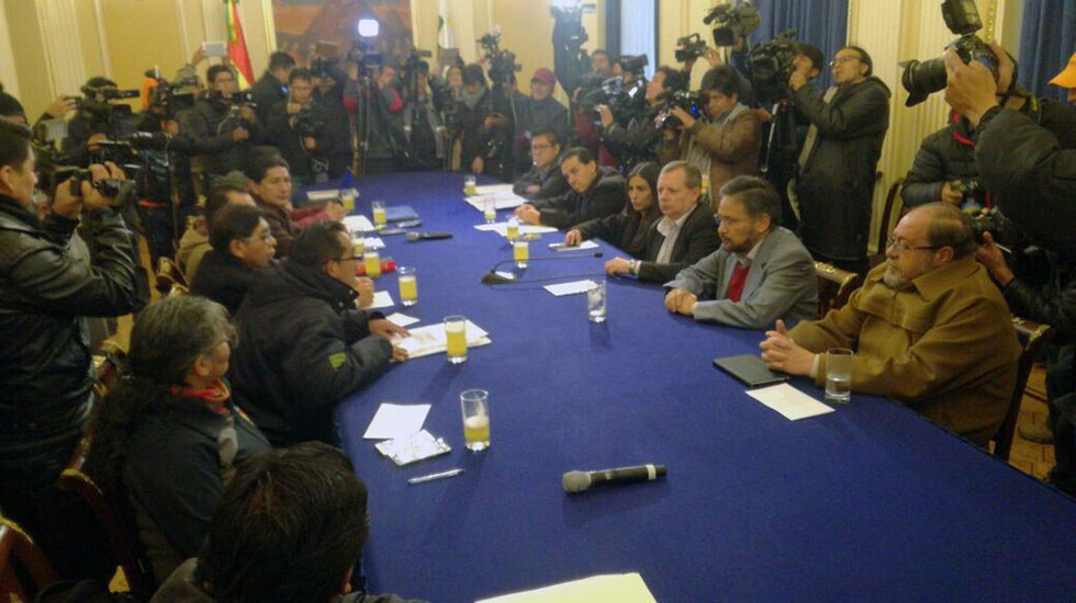 Gobierno inicia diálogo con la UPEA