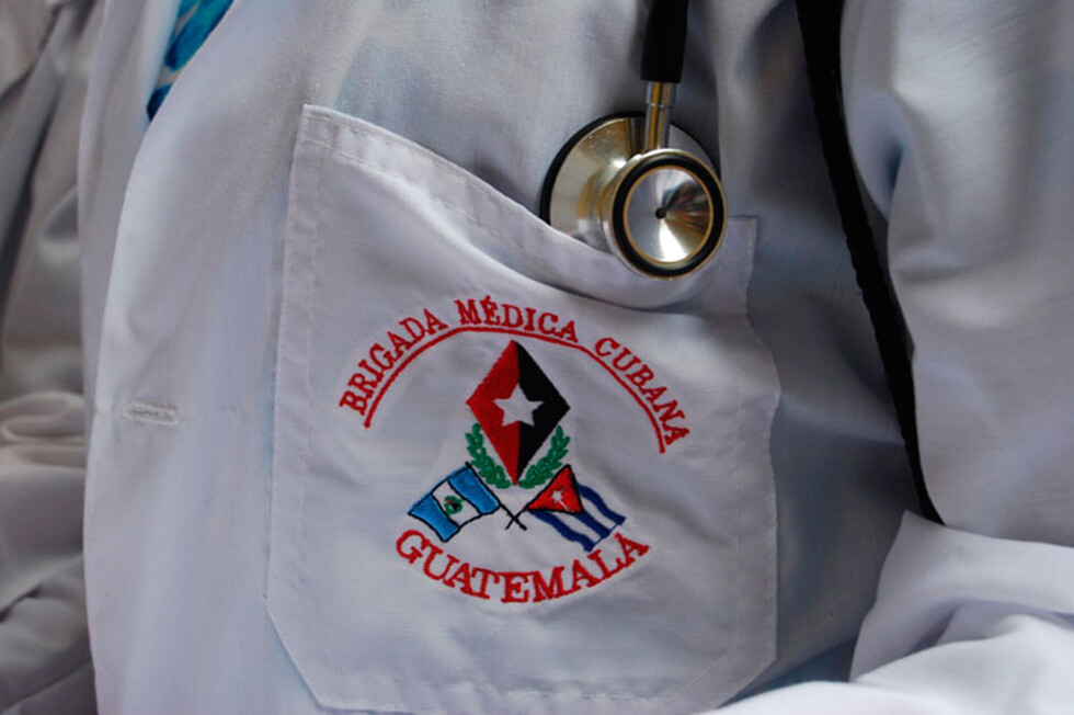 Cuba reitera apoyo médico a víctimas de volcán de fuego