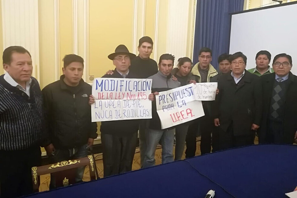Policía interviene piquete de huelga de hambre de la UPEA en la madrugada