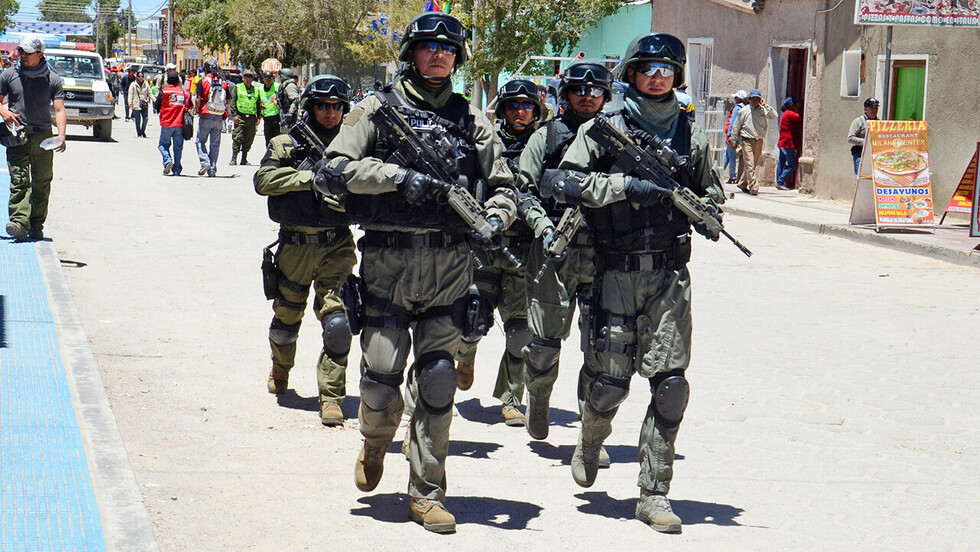 Policía moviliza a grupos de élite para dar con autores del asalto a puesto militar