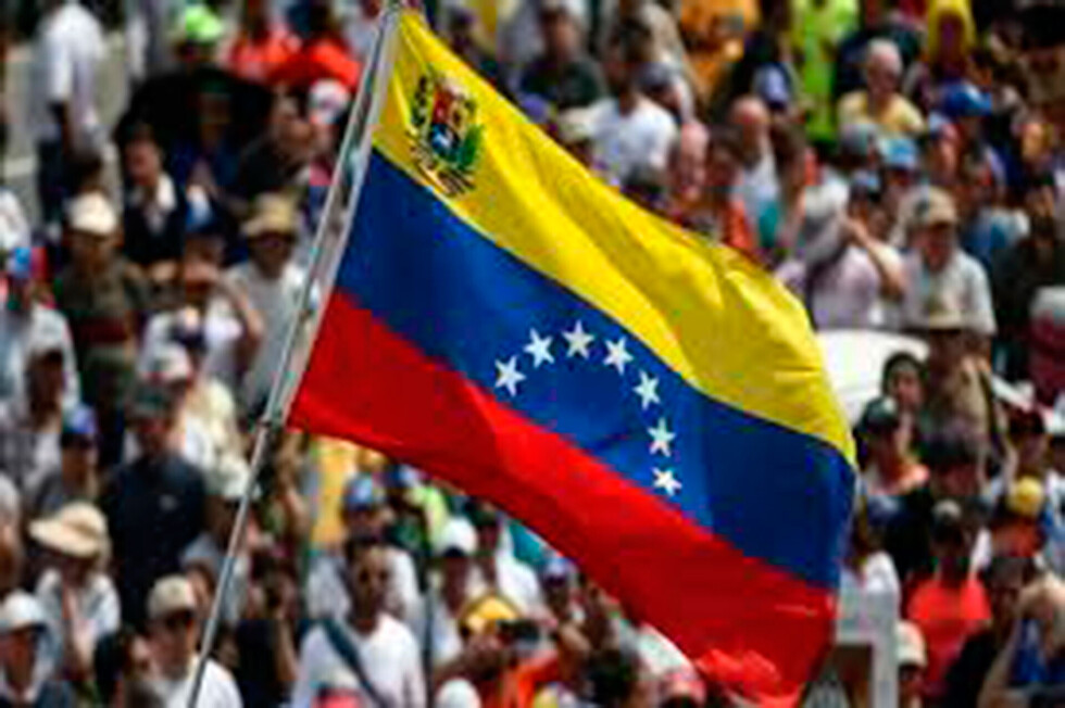 Venezolanos prefieren que se resuelva la crisis