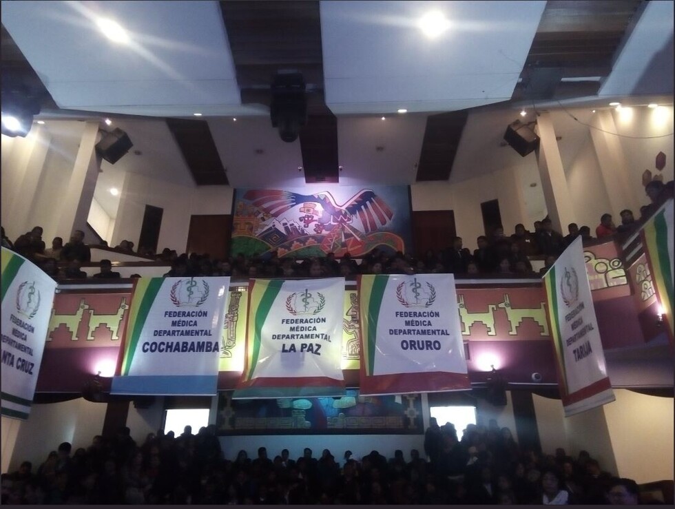 Nace la Confederación Médica de Bolivia y obtiene personería jurídica