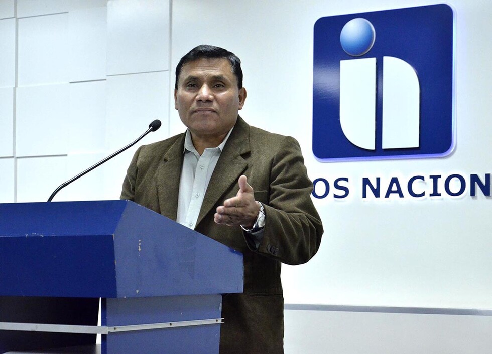 Impuestos y empresarios acuerdan capacitar a servidores públicos en áreas económicas