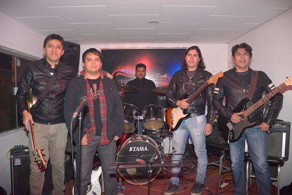 Rockeando junto a los  amigos