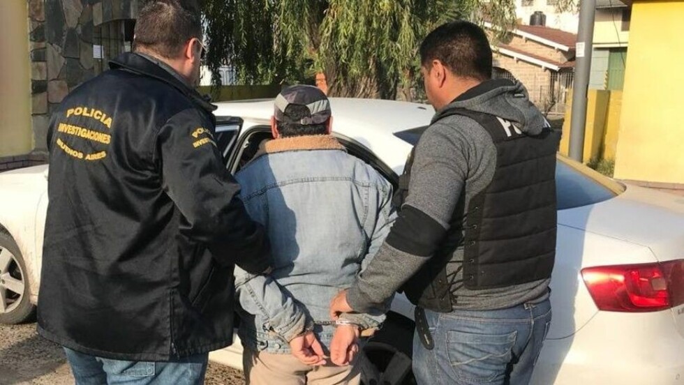 Visitaba  a su ex  hijastra y la violaba