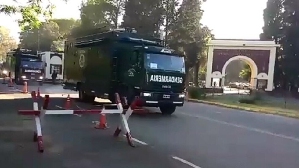 Gendarme baleó a colega al encontrarlo con su mujer