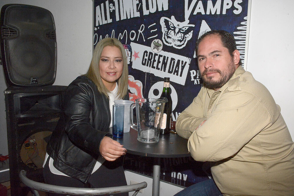 Finde rockero en Hot  Rock
