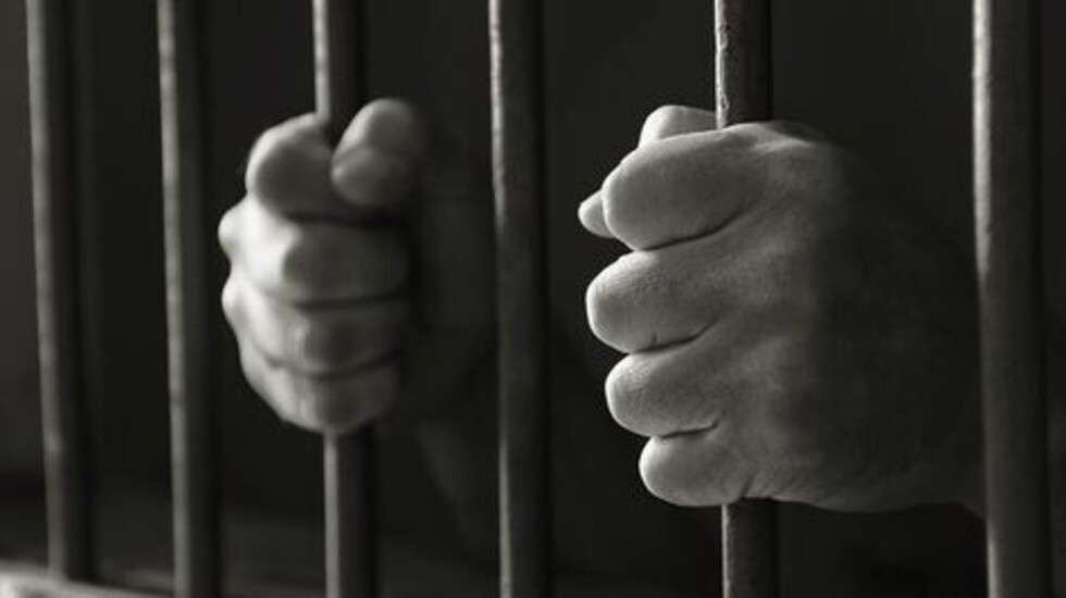 Aprehenden a padre que abusó de hija de 5 años