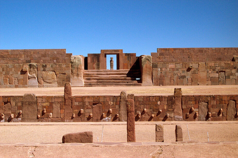Tiahuanaco, la puerta de los dioses  y los supervivientes de la Atlántida