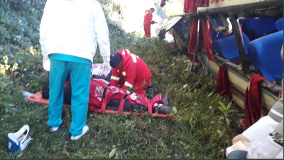 Suben a ocho muertos y siete heridos registrados en el accidente de bus en vía Cochabamba-Santa Cruz