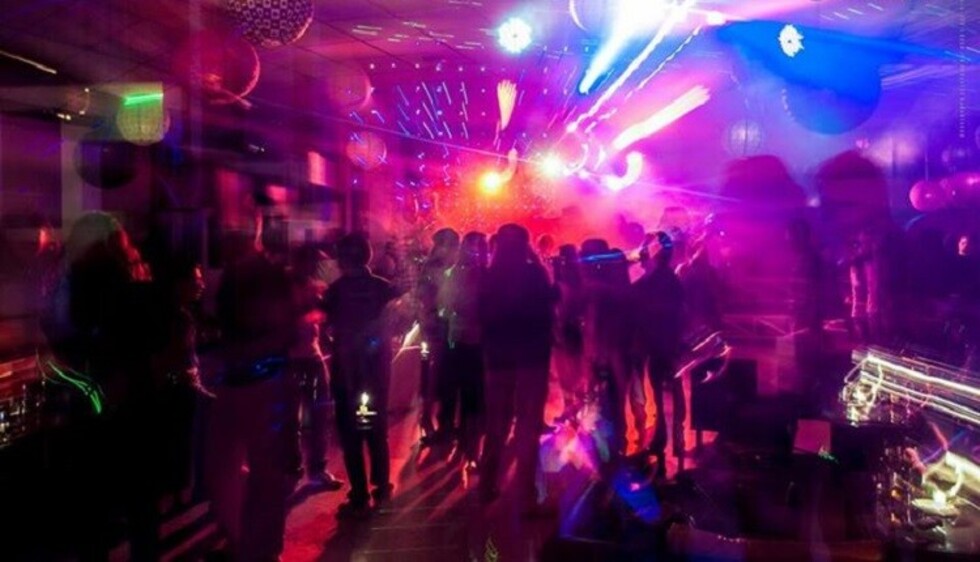 Arrestan a 40 menores de edad en una discoteca