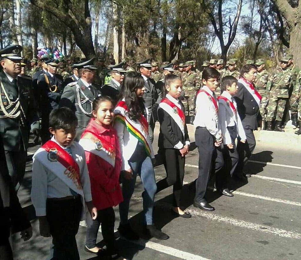 Al menos 140 instituciones desfilan en Tarija por los 193 años de la independencia de Bolivia