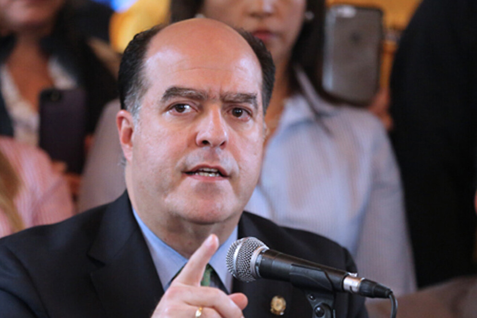 Venezuela ordena arresto de líder opositor Julio Borges