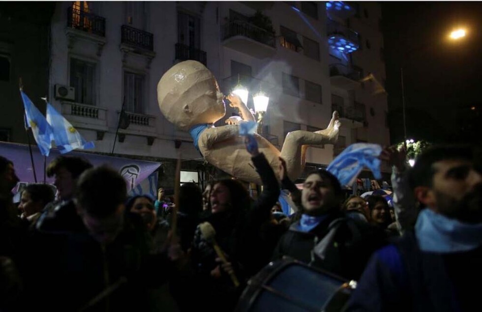 Senado de Argentina rechaza proyecto que buscaba legalizar el aborto