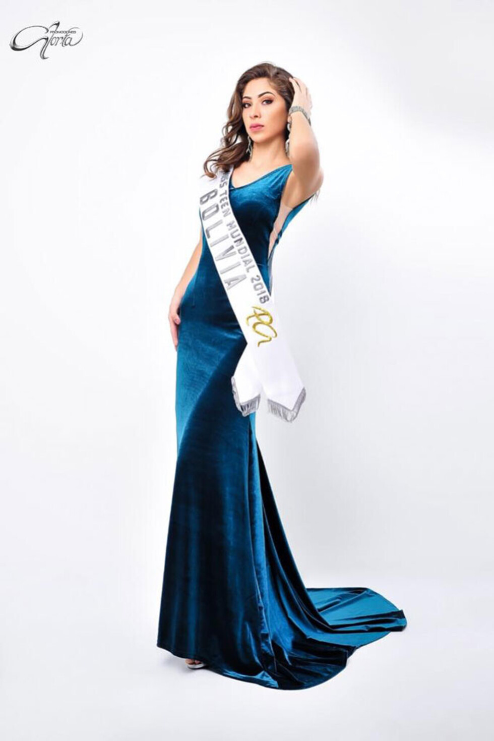 Rebeca Suárez  es Miss Teen Bolivia 2018