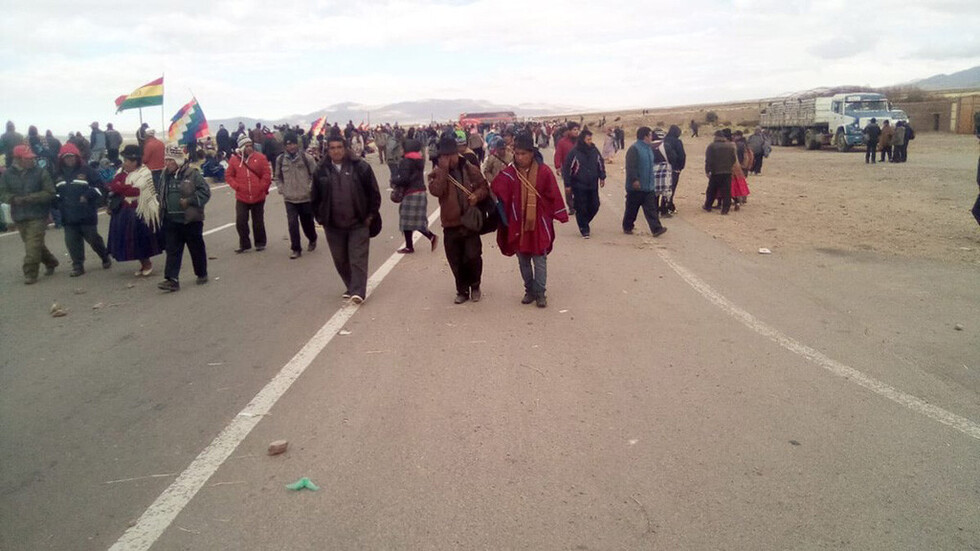 Bloquean carretera La Paz-Oruro por conflicto con Asamblea Departamental