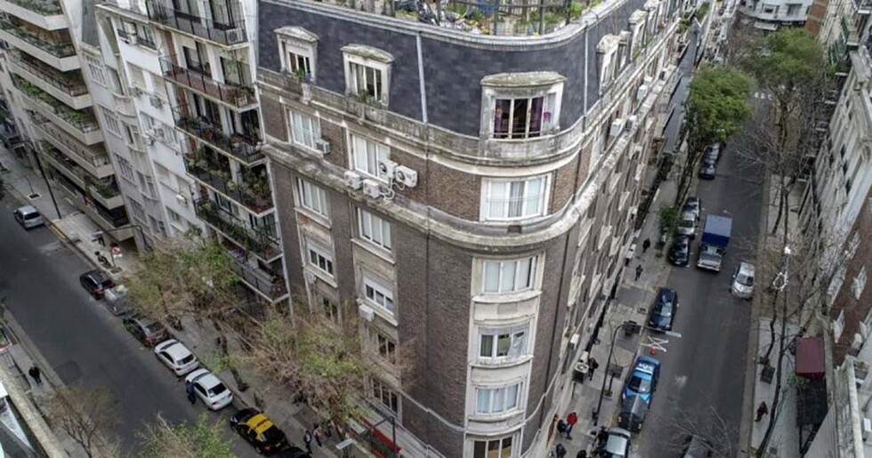 Comienza el allanamiento a una vivienda de Cristina Fernández de Kirchner