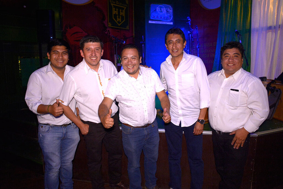 Versus de Ay Juna y Cantares en Dubliner