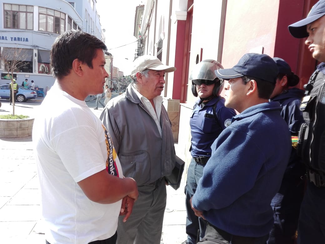 Transportistas de minivans marchan y denuncian haber sido desalojados