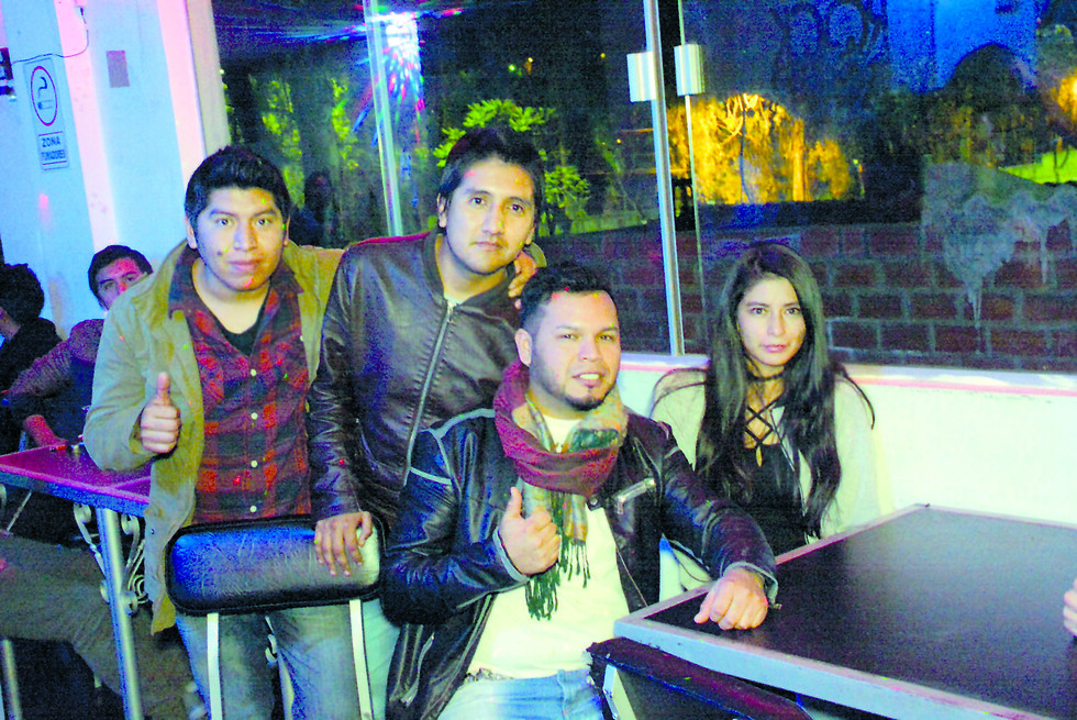 Lothuz en vivo en Hot Rock