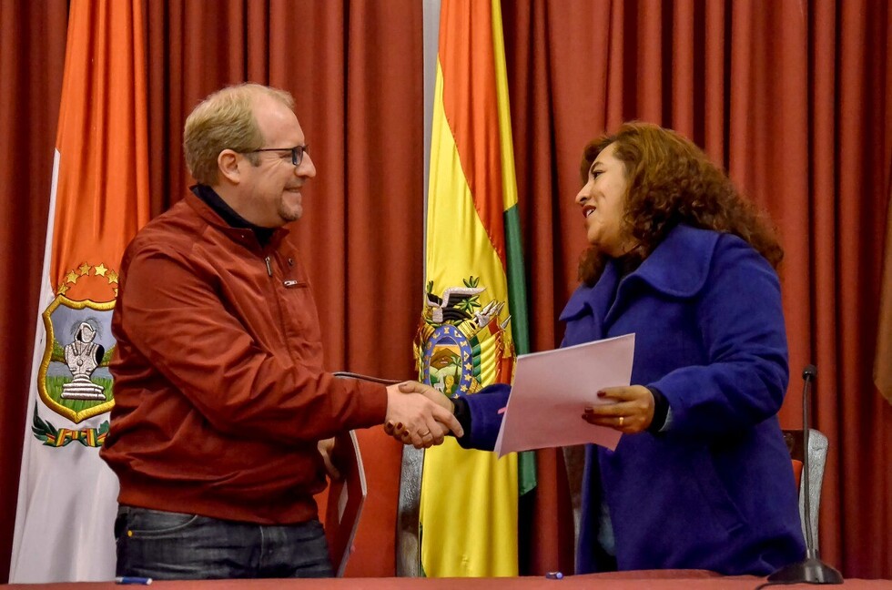 Oliva y Alarcón firman convenio para la ejecución de 8 proyectos en Yunchará