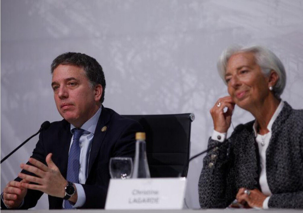 Argentina negocia un nuevo acuerdo con el FMI para mitigar crisis económica