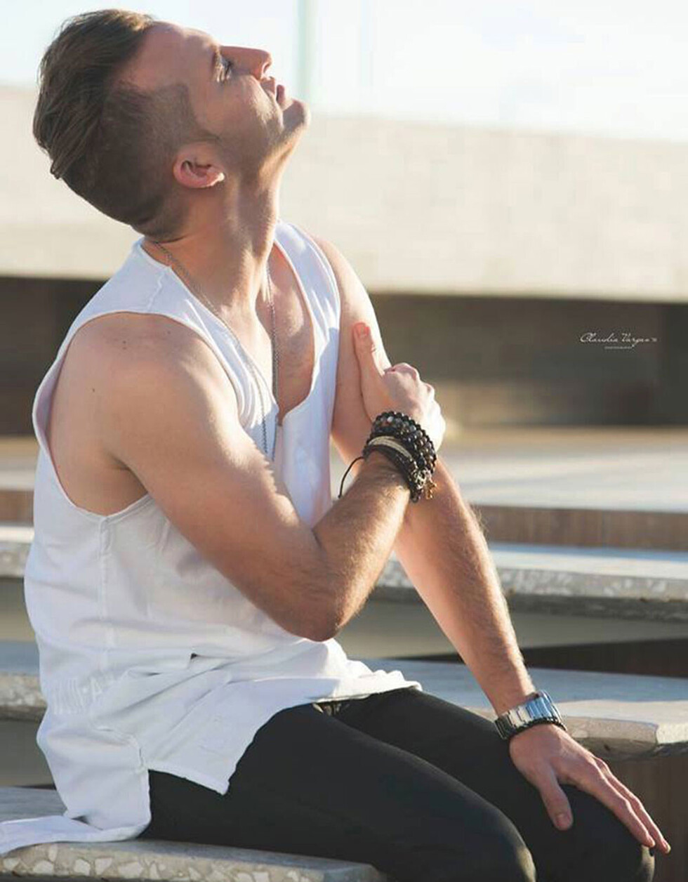 Chris  Syler cantante y  presentador
