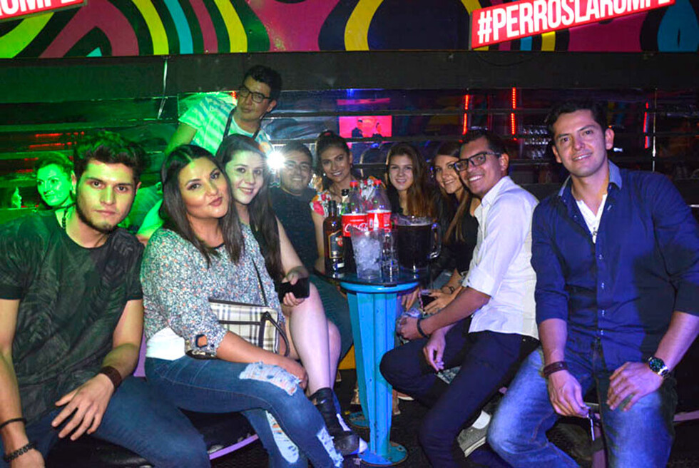 Salir a bailar con los amigos