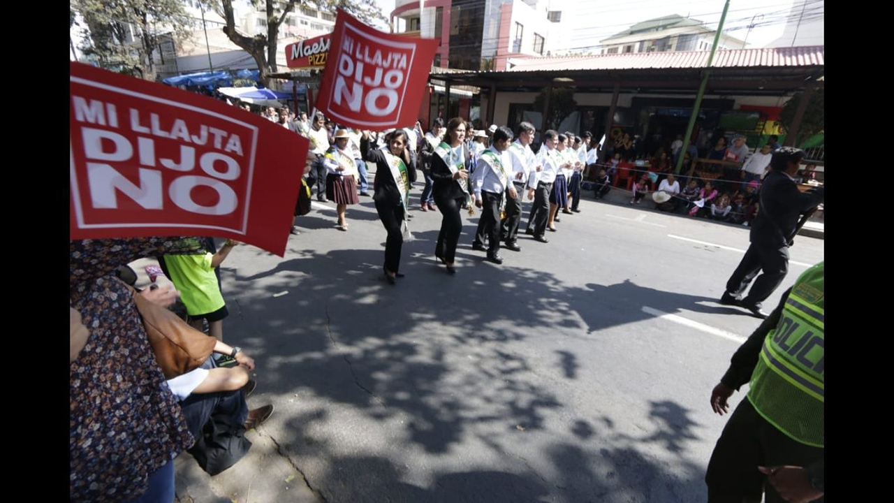 Desfile en Cochabamba se desarrolló en medio de gritos de ‘Bolivia dijo No’