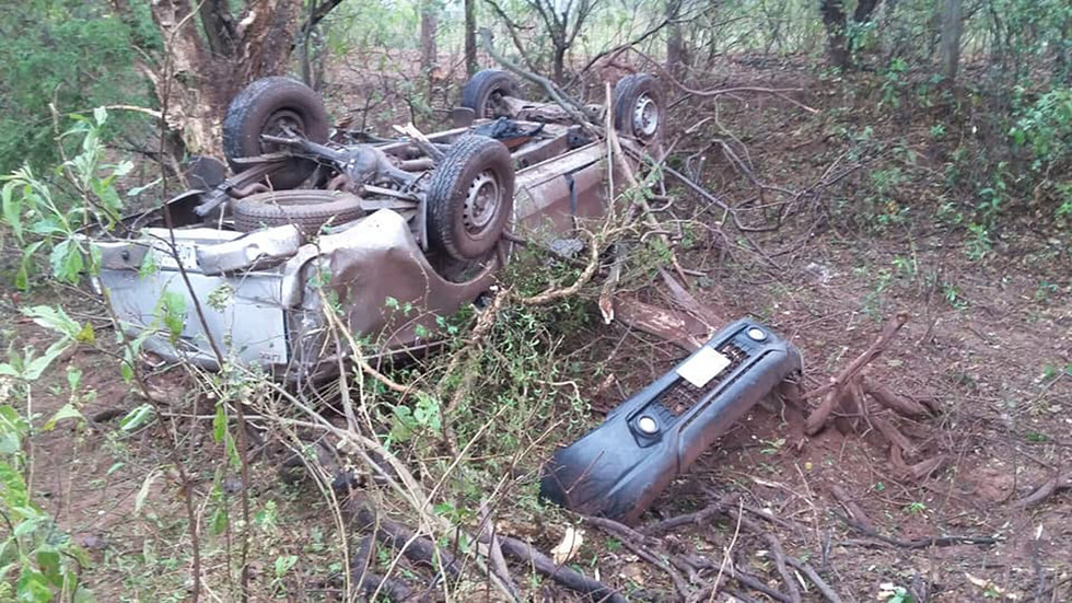 Chofer muere al volcarse su camioneta en Caigua