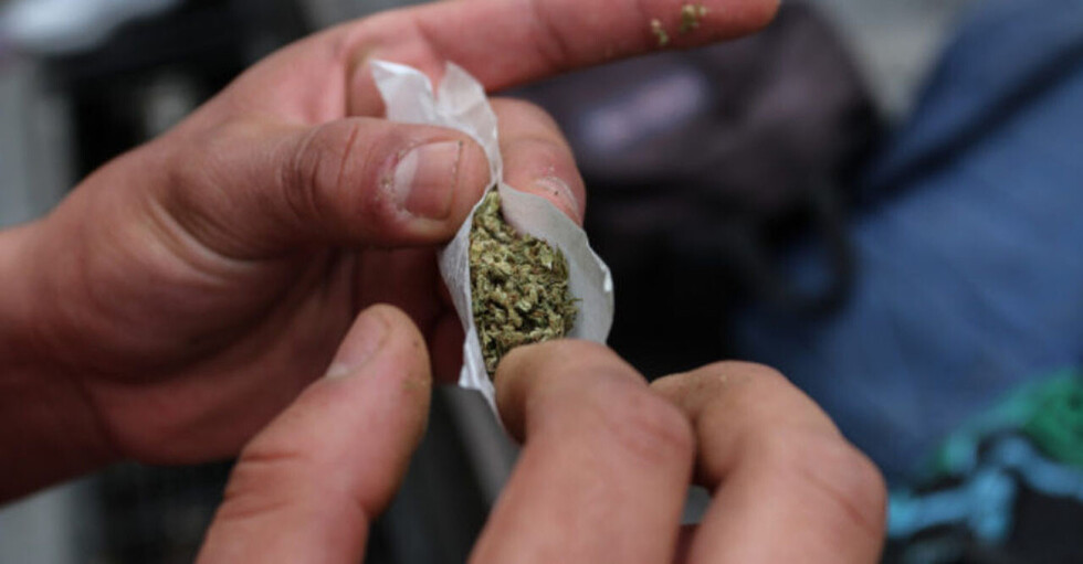 Obligaron a niña de 5 años a fumar marihuana