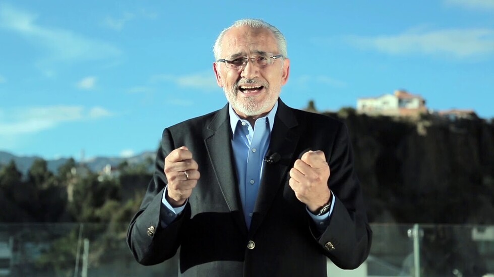 Carlos Mesa confirma su candidatura con la sigla del FRI
