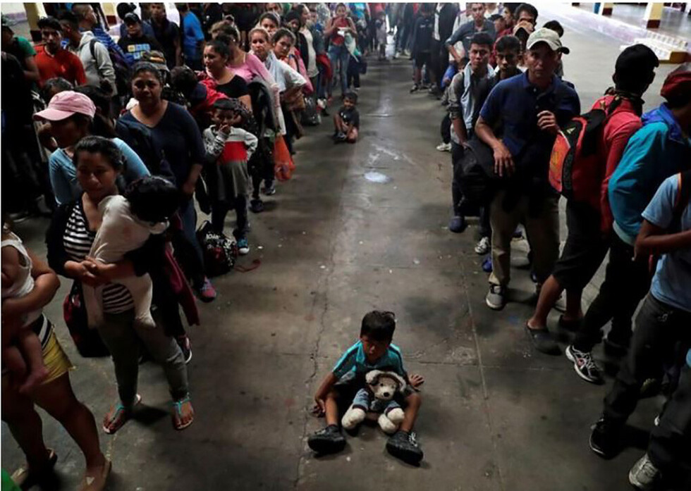 Trump advierte a México que frene ingreso inmigrantes ilegales y amenaza con cerrar frontera sur