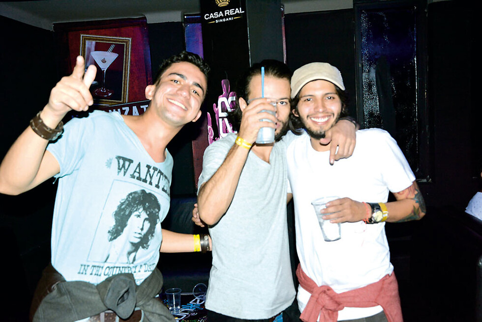De fiesta con los amigos en Kapital