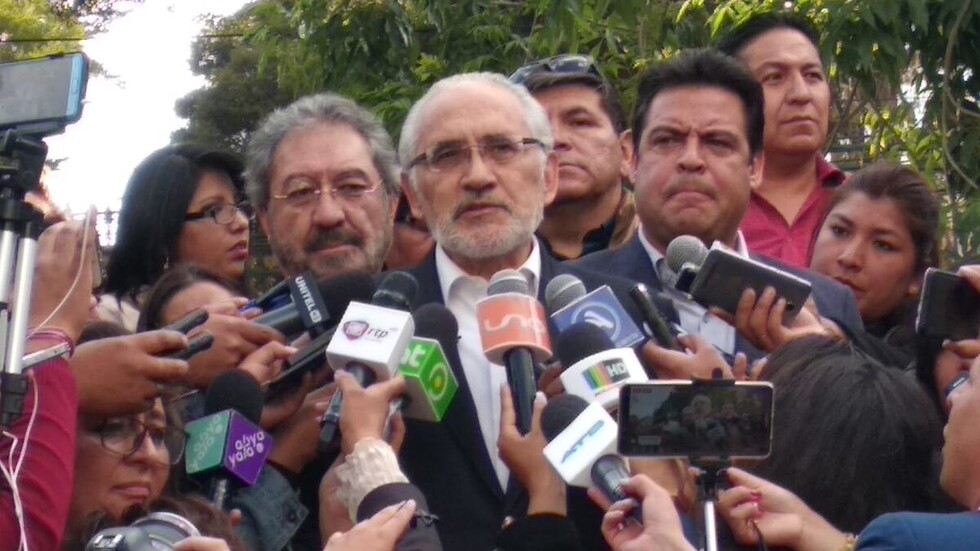 Mesa le dice a Morales que actúa como "dictador" y que no le tiene miedo