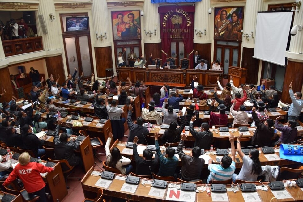 Legislativo aprueba informe de ministra López y emite voto de confianza