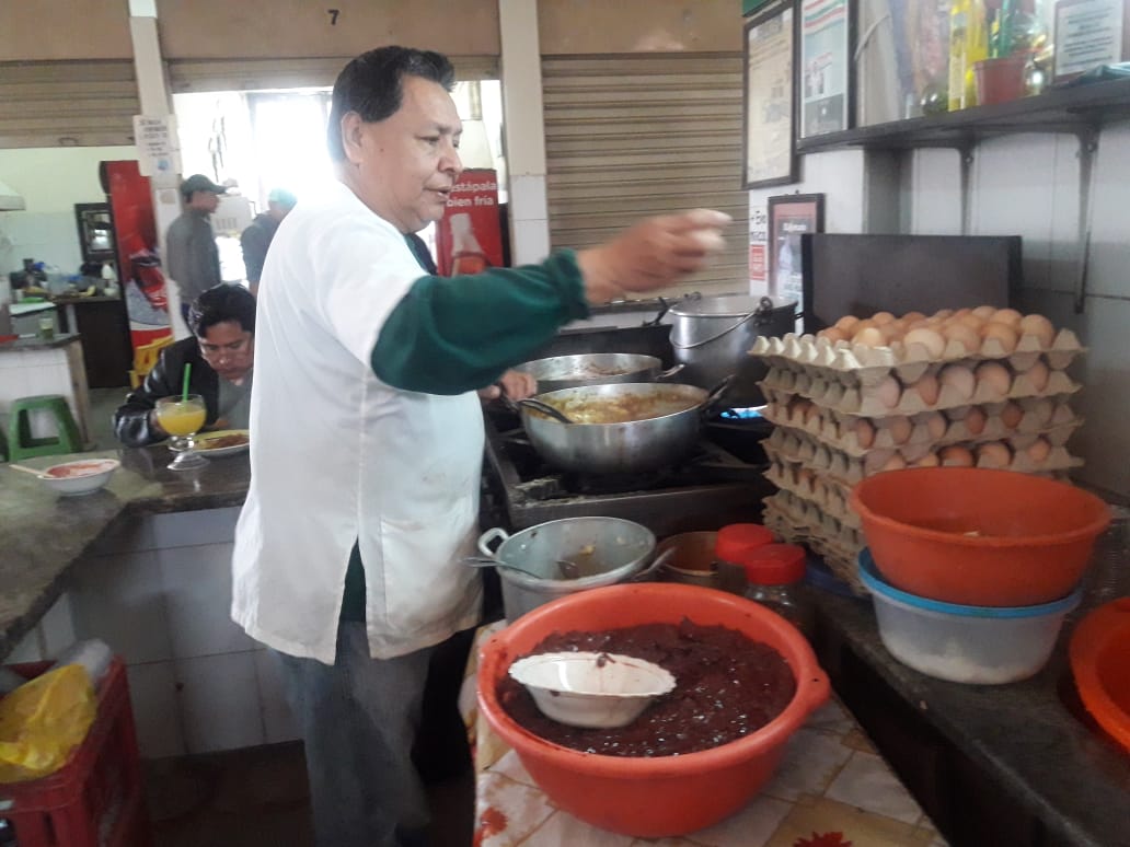 Snack de Mario Hígado: Un icono de la gastronomía cruceña
