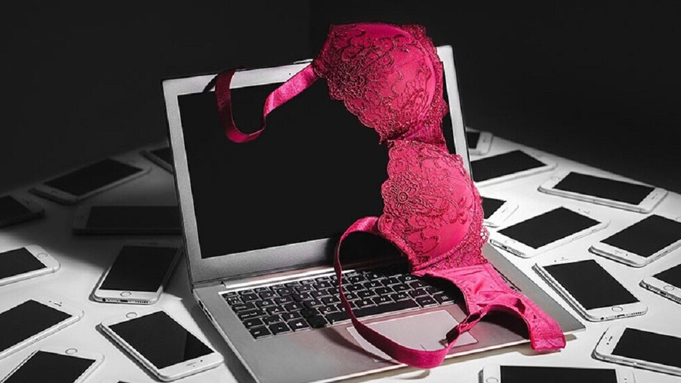 Facebook contra el sexo: "Busco pasar un buen rato esta noche" y otras cosas que no se podrán decir