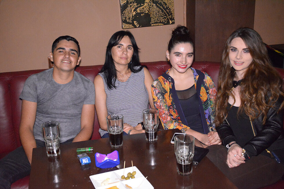 Una chura noche en El Pub by Perros