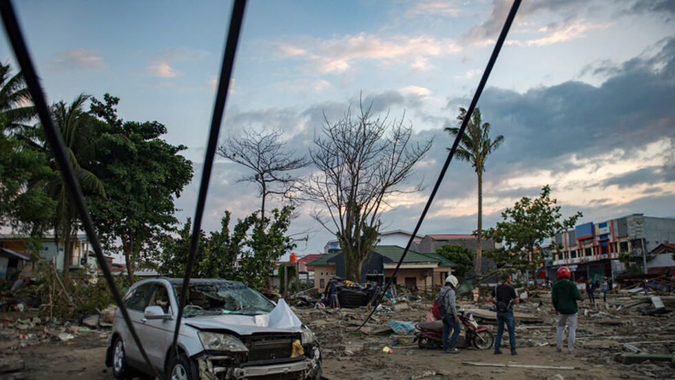 Tsunami en Indonesia deja al menos 20 muertos y 165 heridos