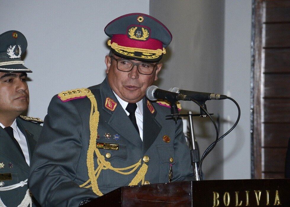 Oposición cuestiona nombramiento de Kaliman como nuevo jefe de las FFAA