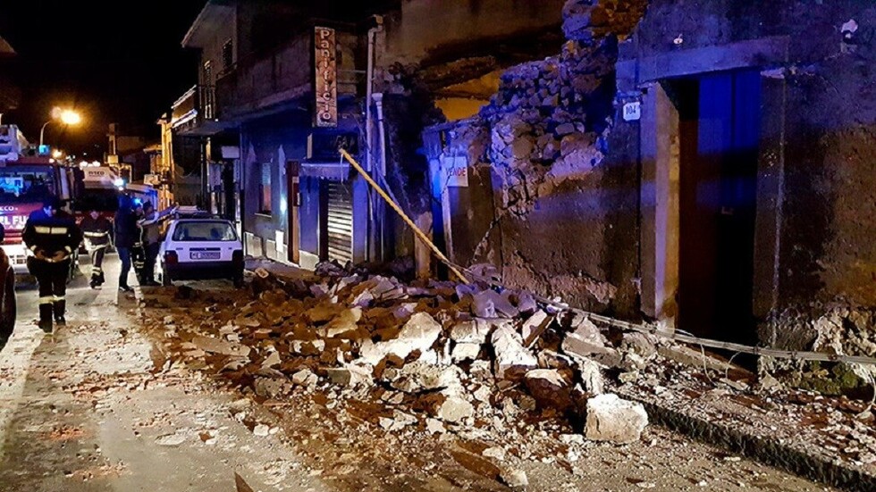 FOTOS, VIDEOS: Graves daños tras un sismo de magnitud 5,1 cerca del volcán Etna en Italia