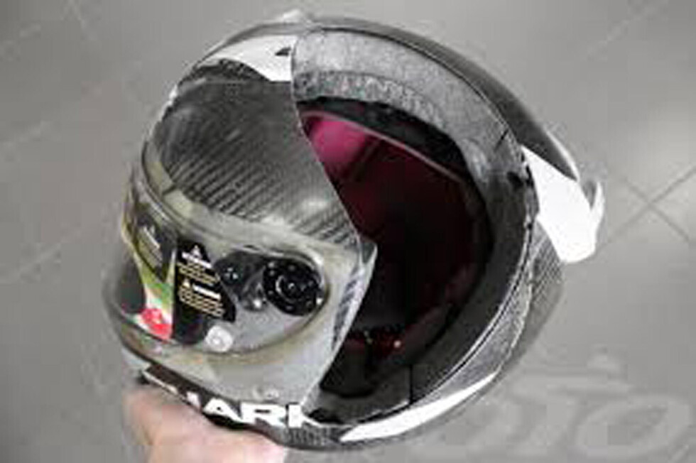 Golpeó a su amigo con un casco tras discusión