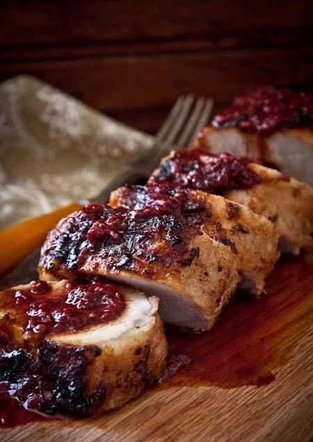 Solomill0 de cerdo en salsa de frutos rojos