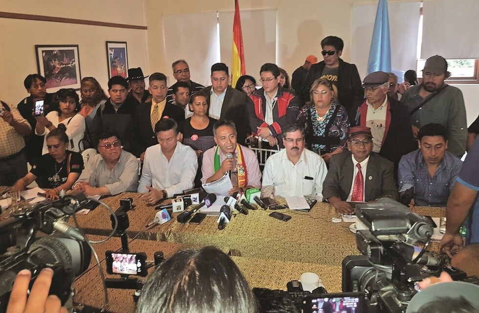 Cívicos llaman a "encuentro por la democracia"