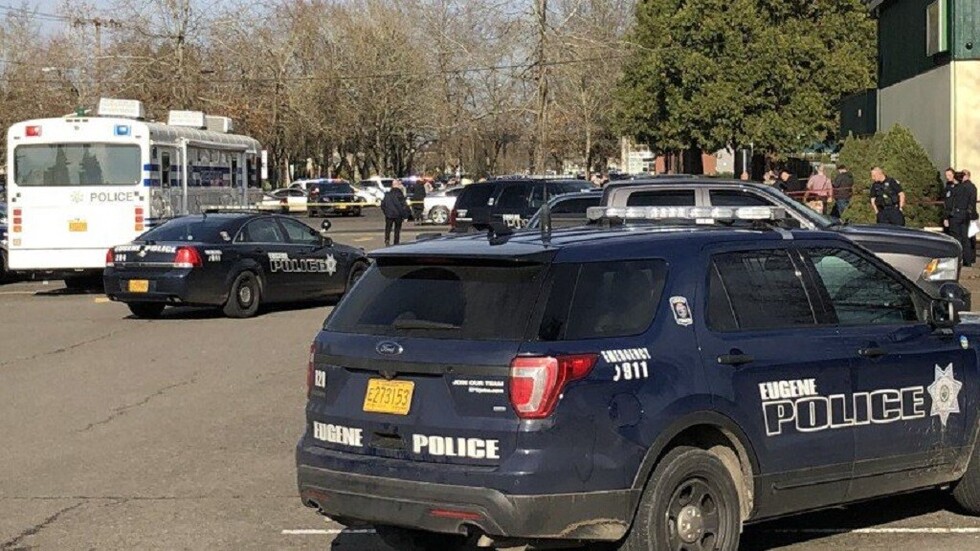 Reportan un tiroteo en una escuela secundaria de Oregón