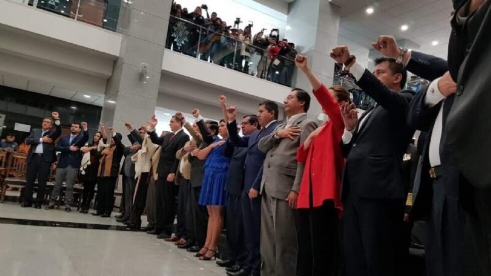 Evo incluye en su Gabinete a Quintana, Arce, Coca y Sifuentes para enfrentar campaña electoral
