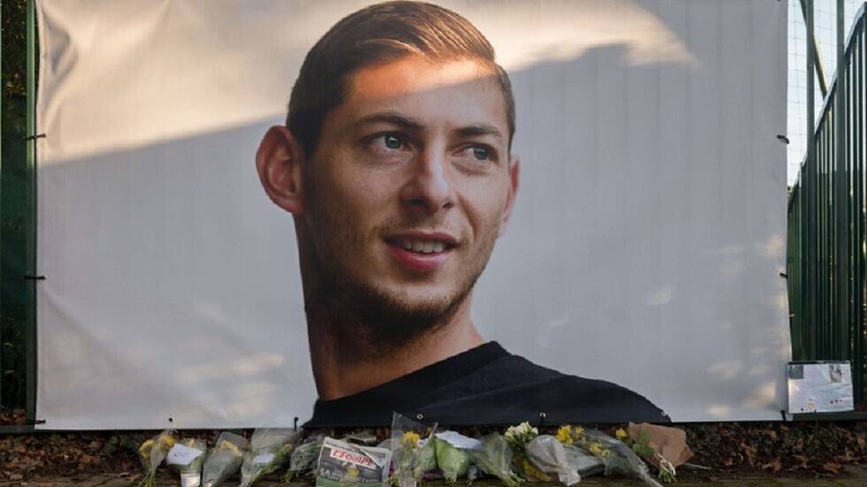 Hallan en una playa de Francia restos de un avión que podría ser el del futbolista argentino Emiliano Sala