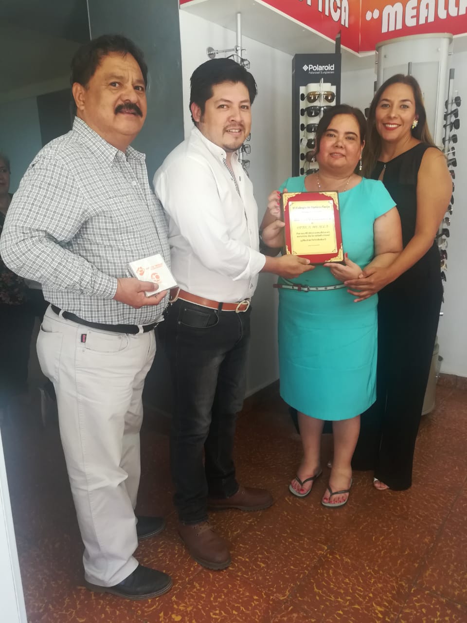 Óptica Mealla celebra 40 años  de servicio